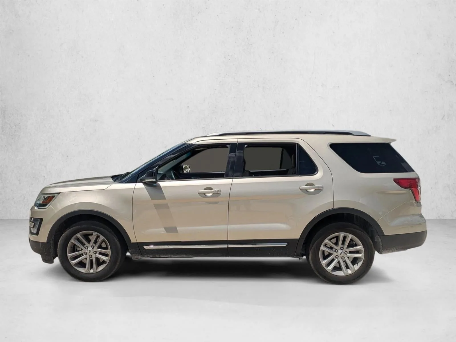 2017 Ford Explorer XLT FWD photo 7