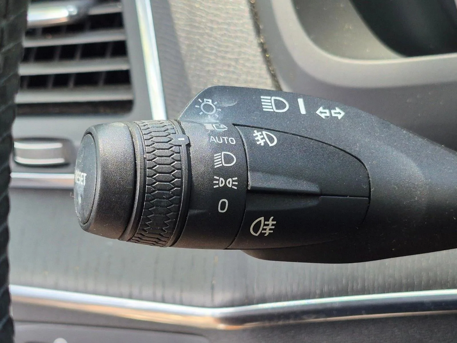 2020 Volvo XC90 T5 FWD Momentum 7 Passenger photo 11