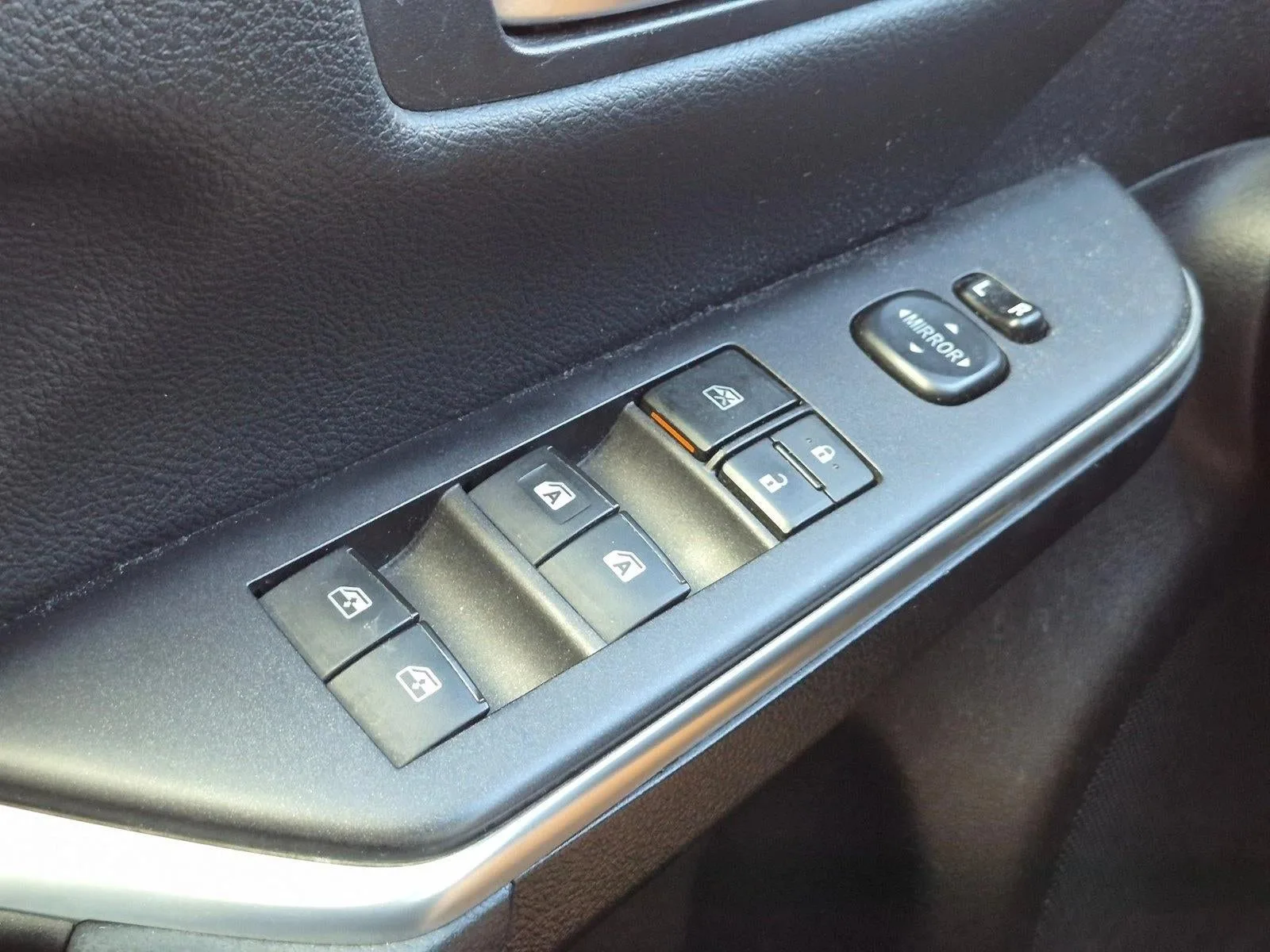 2016 Toyota Camry 4dr Sdn I4 Auto LE (SE) photo 12