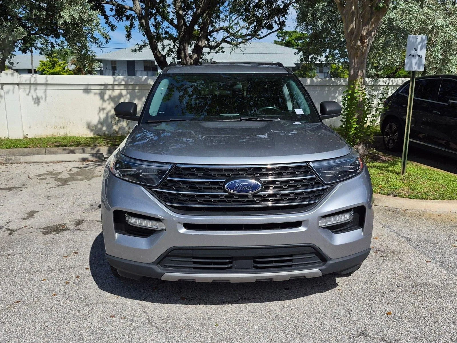 2022 Ford Explorer XLT RWD photo 2