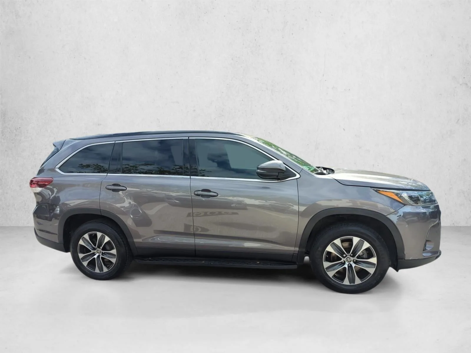 2019 Toyota Highlander SE V6 FWD (Natl) photo 4