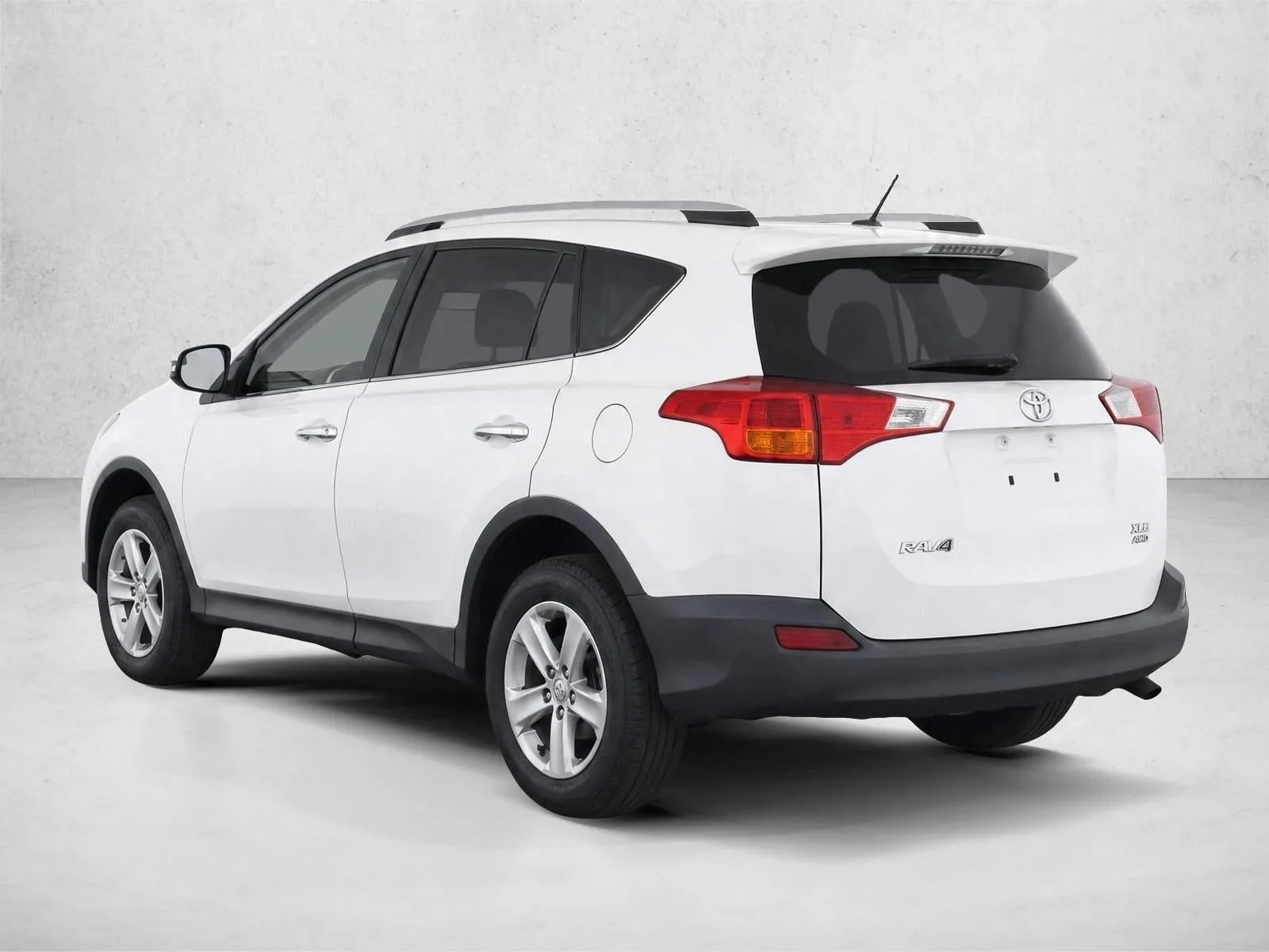 2015 Toyota RAV4 AWD 4dr XLE (Natl) photo 5