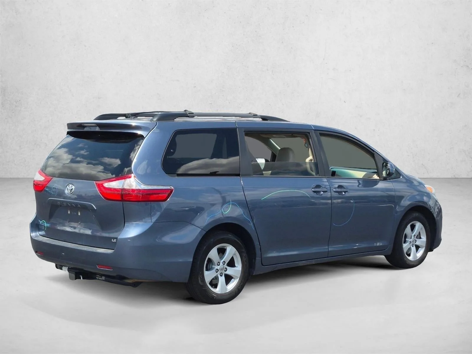 2016 Toyota Sienna LE 8 Passenger photo 5