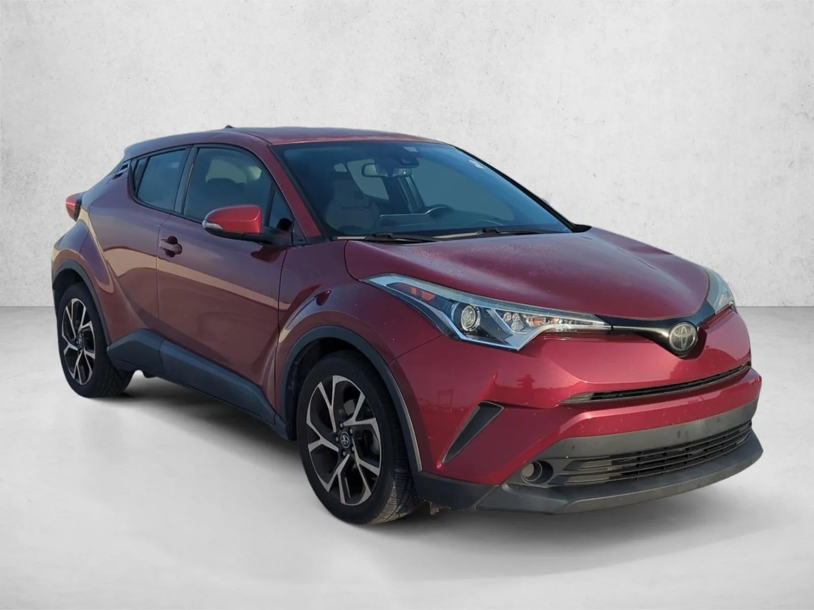 2018 Toyota C-HR XLE FWD (Natl) photo 4