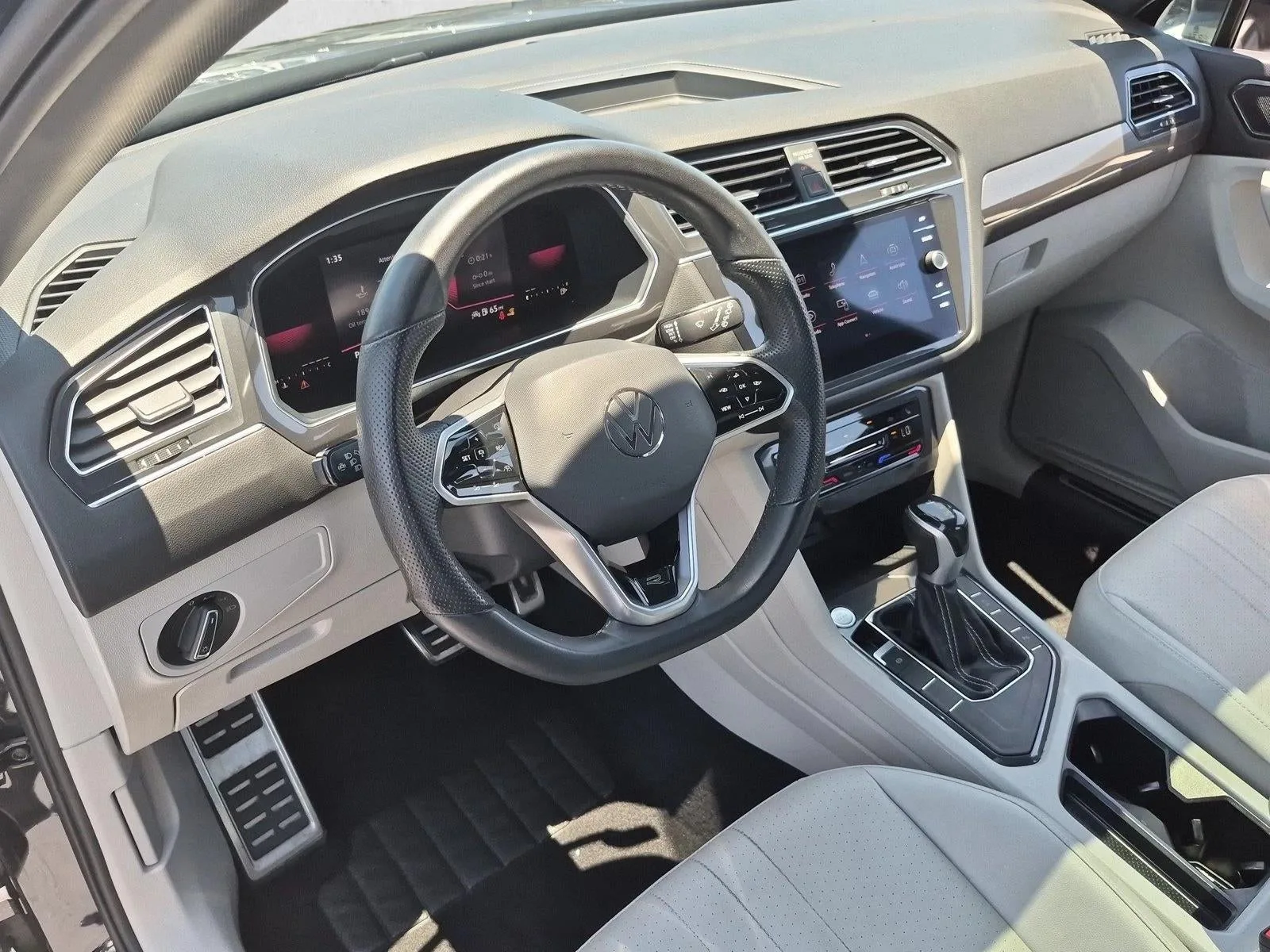 2022 Volkswagen Tiguan 2.0T SE R-Line Black FWD photo 10