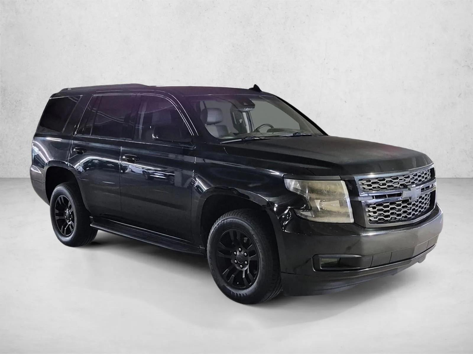 2017 Chevrolet Tahoe LT photo 3