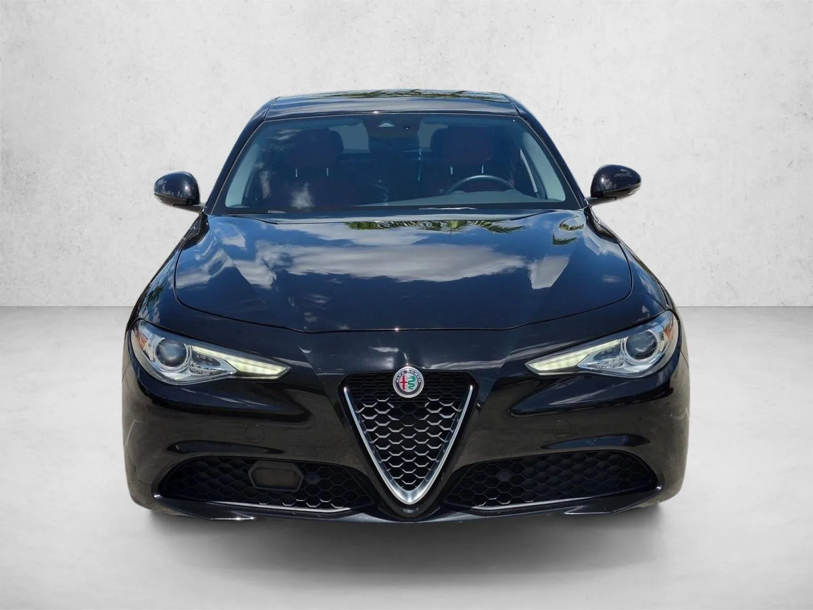 2021 Alfa Romeo Giulia RWD photo 2
