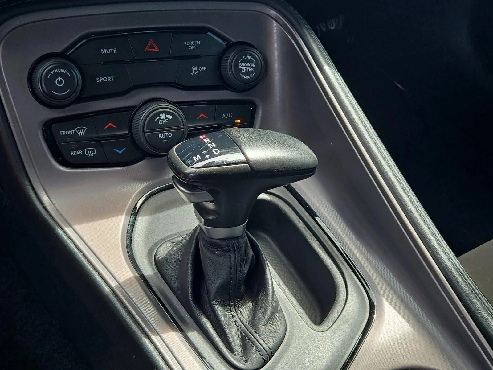 2023 Dodge Challenger SXT RWD photo 12