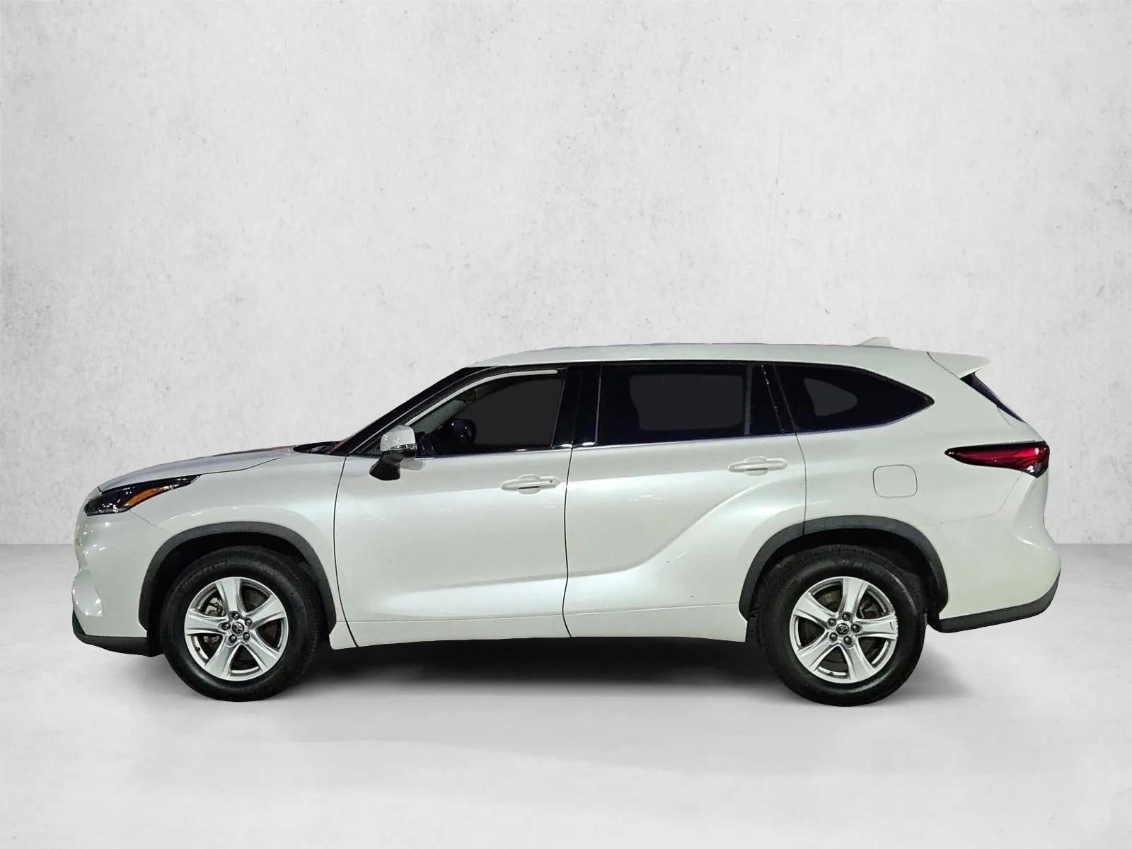 2021 Toyota Highlander L FWD (Natl) photo 4