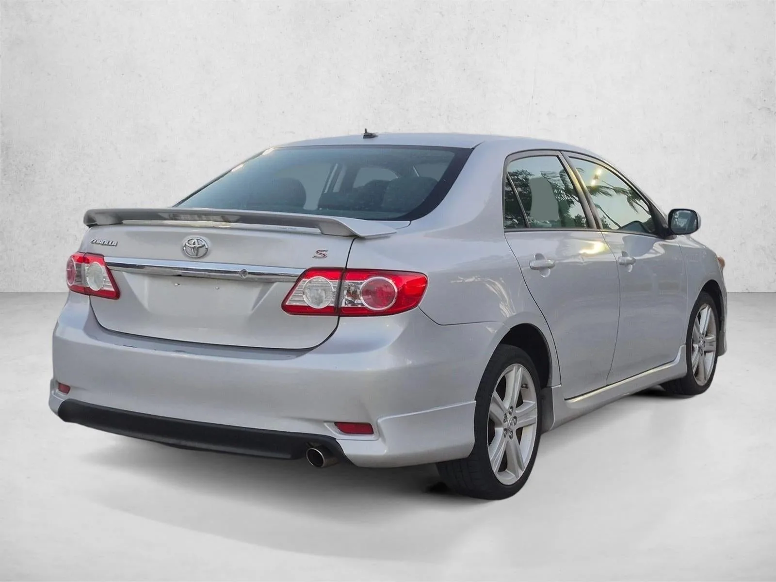 2013 Toyota Corolla 4dr Sdn Man S (Natl) photo 5