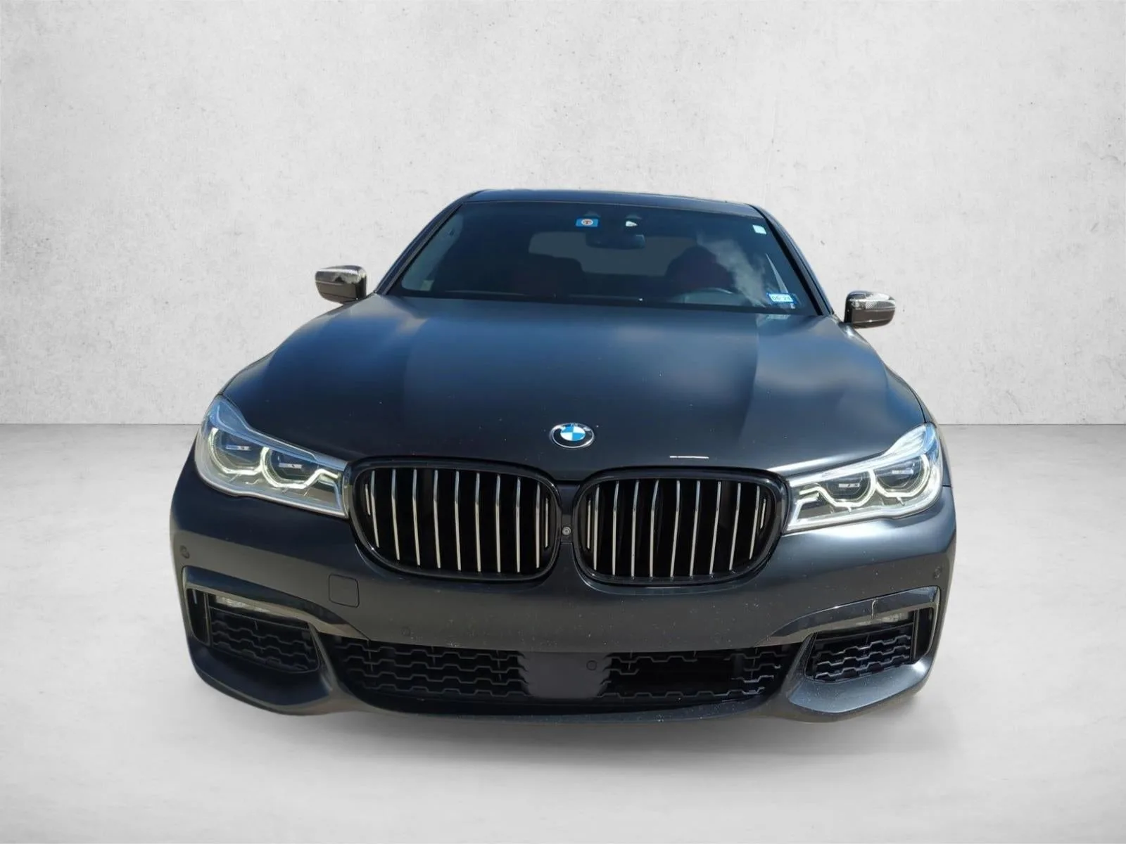 2017 BMW 750i Sedan photo 2