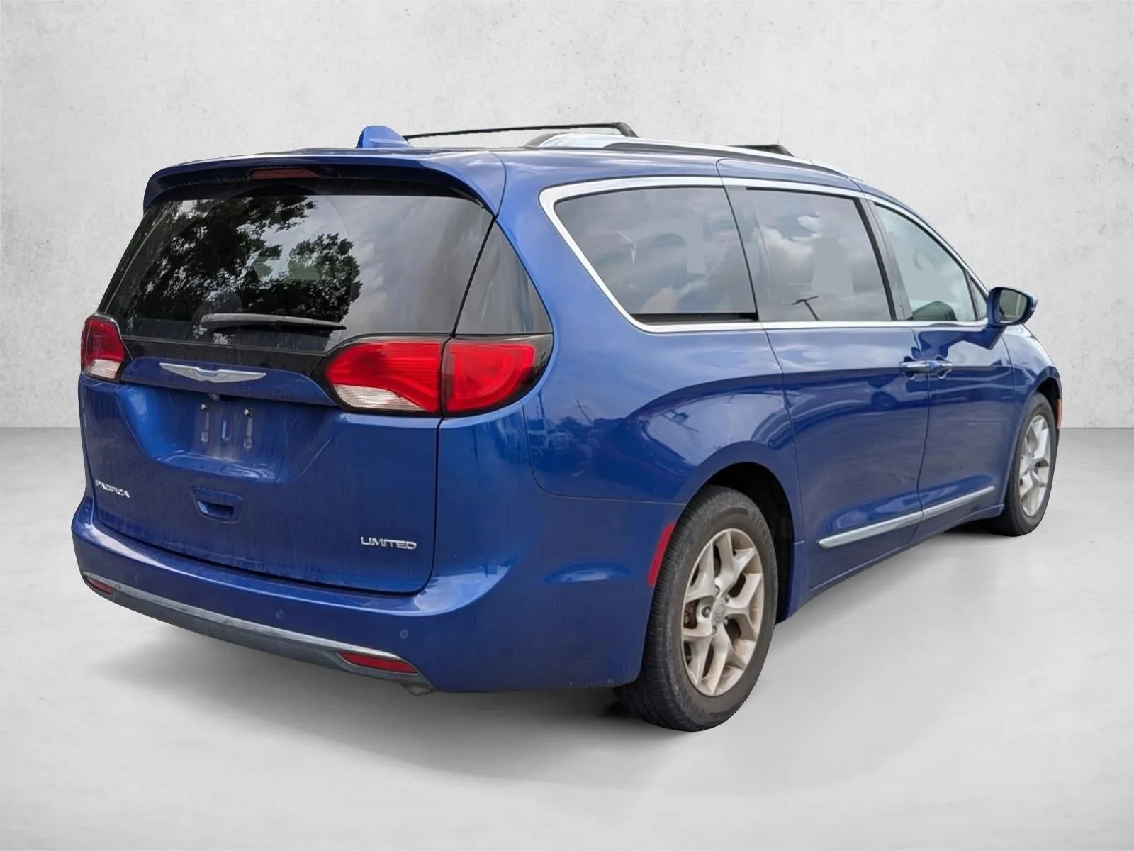 2020 Chrysler Pacifica Limited FWD photo 6