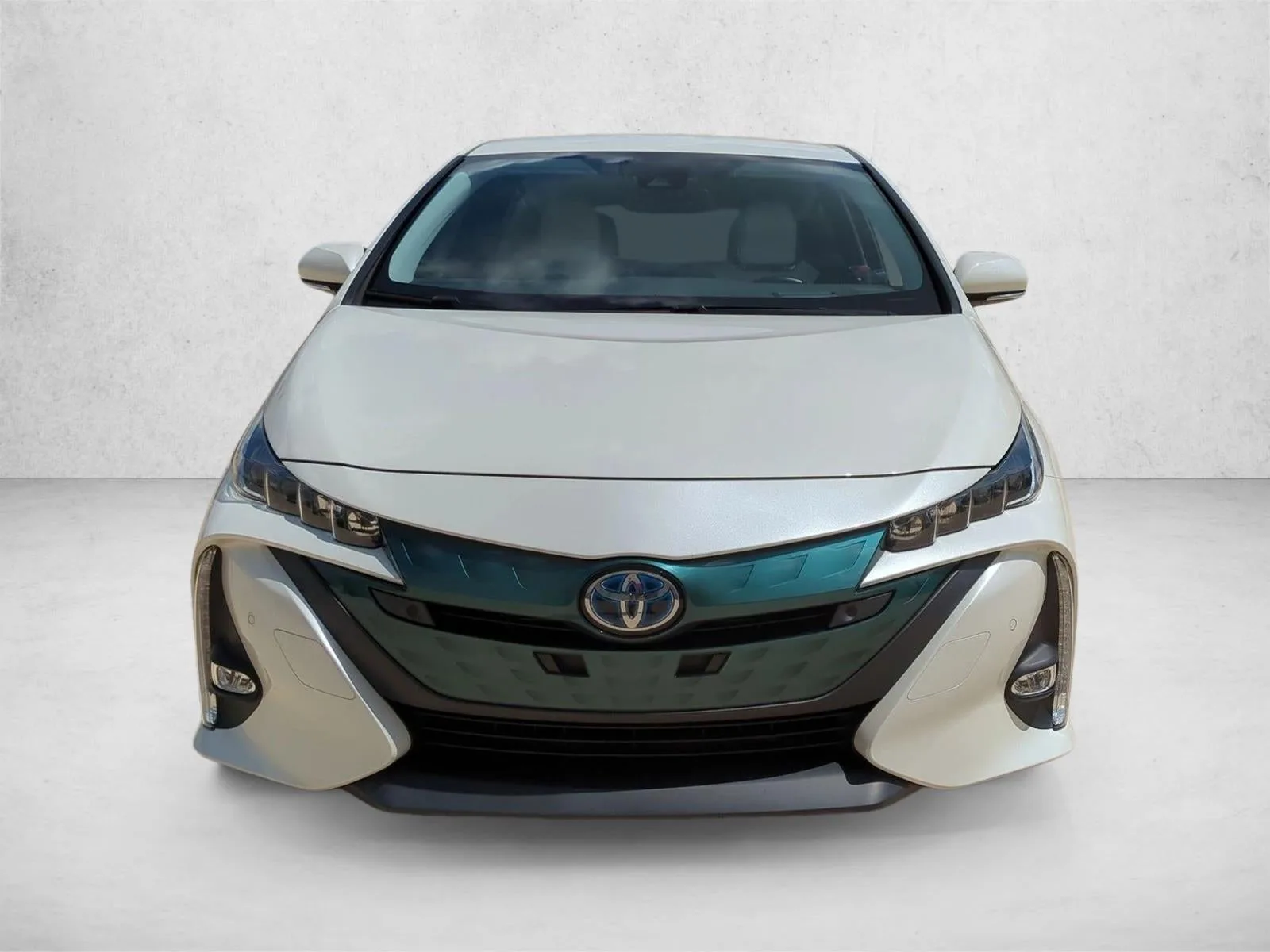 2018 Toyota Prius Prime Advanced (Natl) photo 2