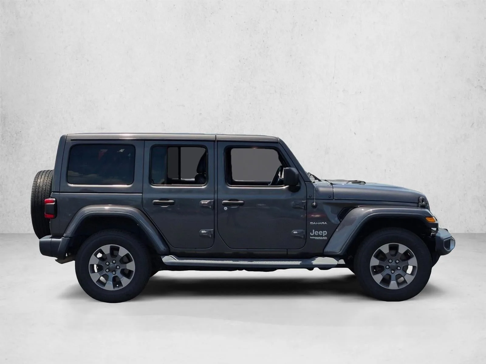 2018 Jeep Wrangler Unlimited Sahara 4x4 photo 4