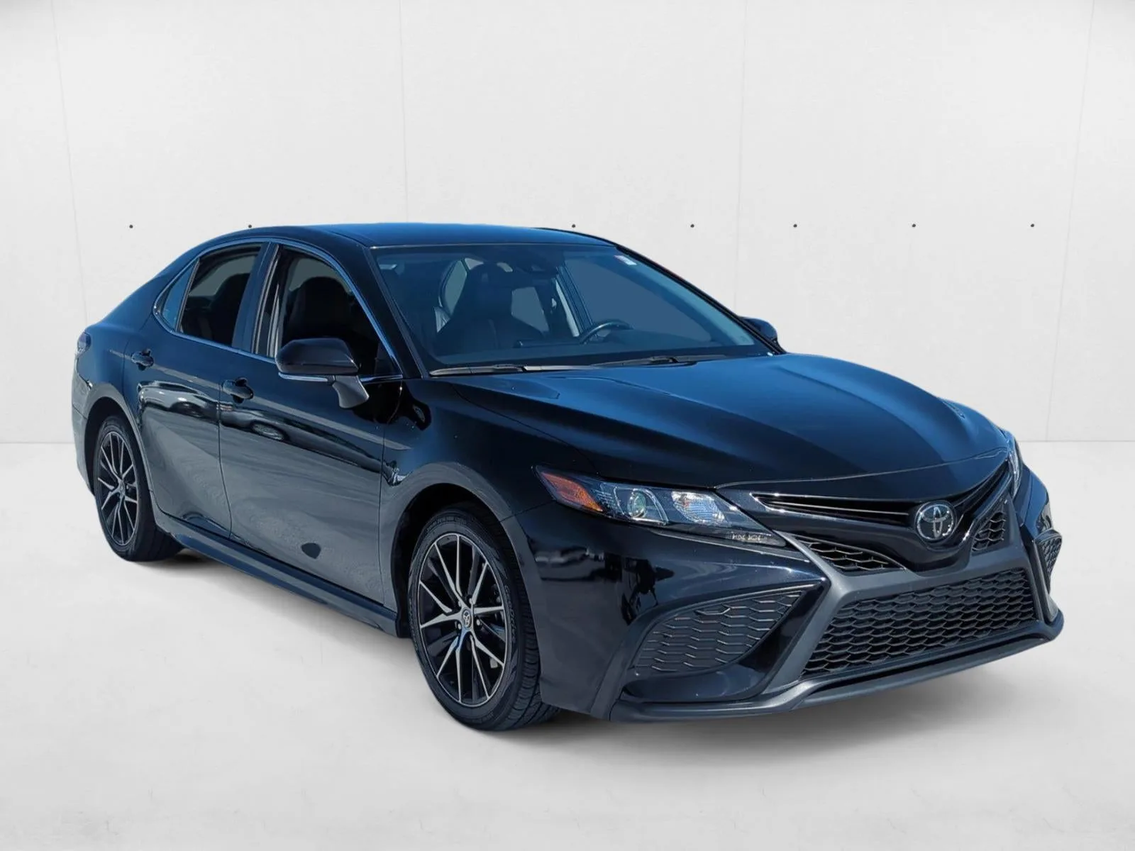 2023 Toyota Camry SE Auto (SE) photo 3