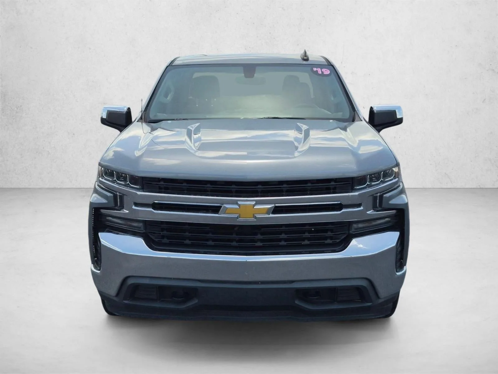 2019 Chevrolet Silverado 1500 LT photo 2