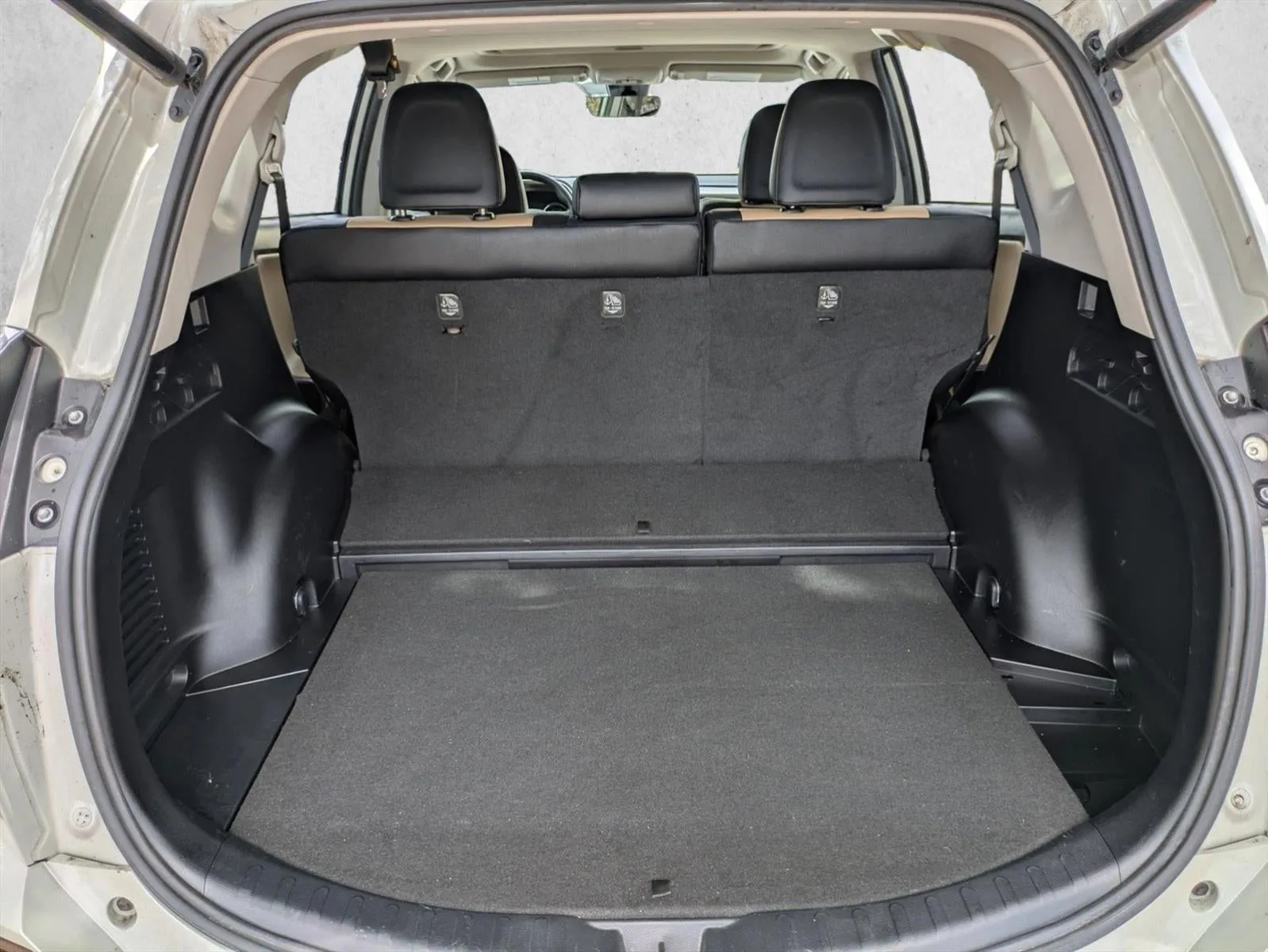 2016 Toyota RAV4 Hybrid AWD 4dr Limited (Natl) photo 6