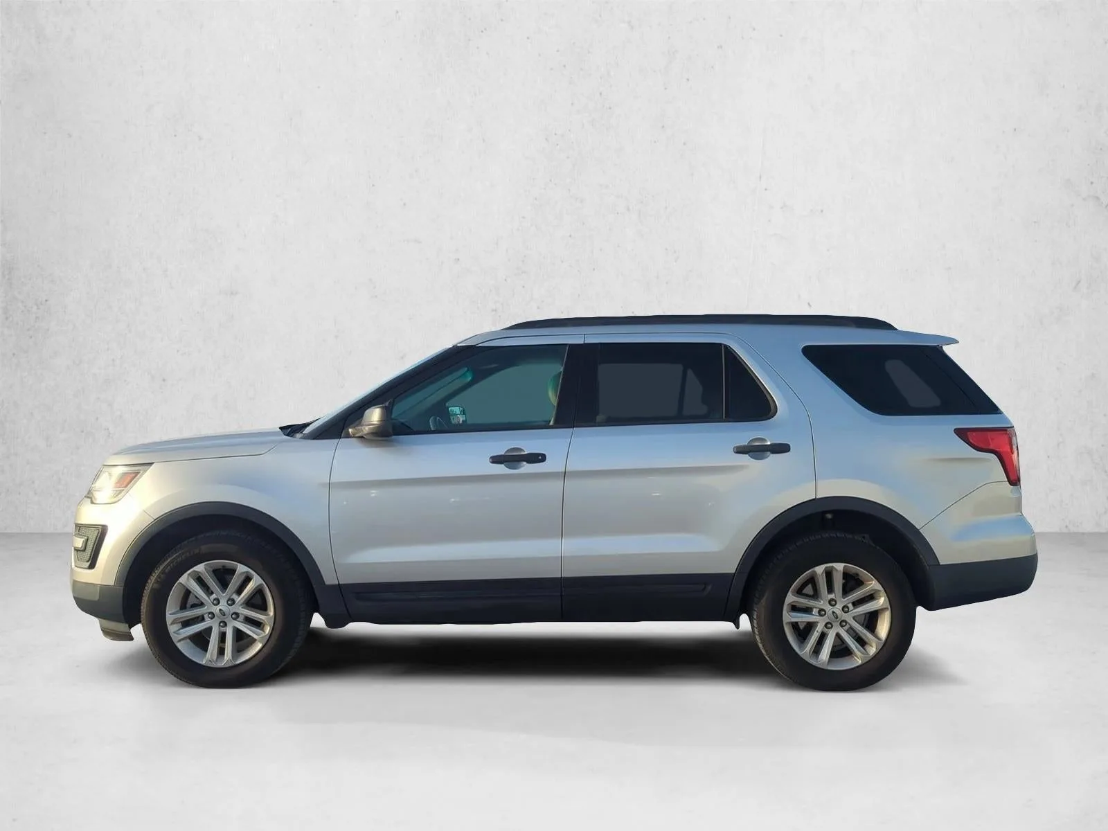 2017 Ford Explorer Base 4WD photo 5