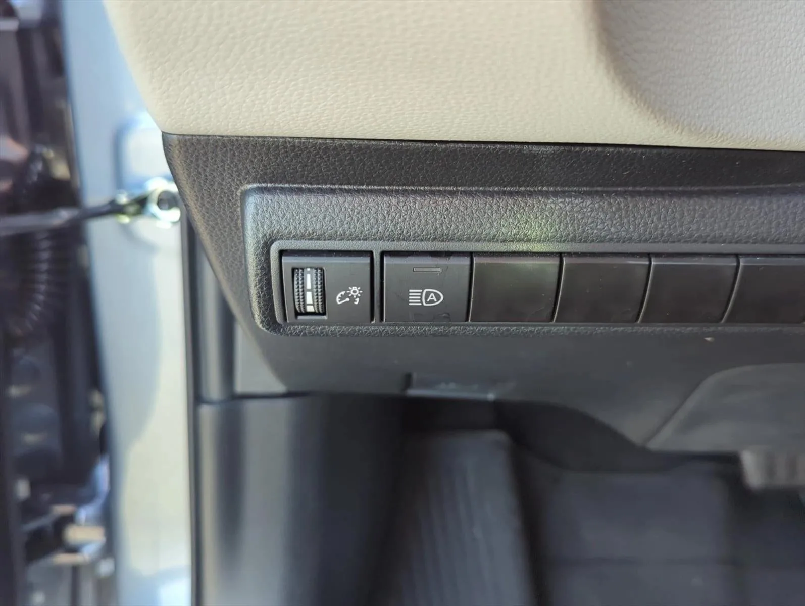 2024 Toyota Corolla LE CVT (Natl) photo 10