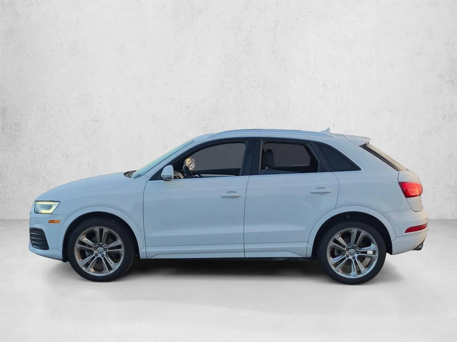 2018 Audi Q3 2.0 TFSI Premium Plus FWD photo 8