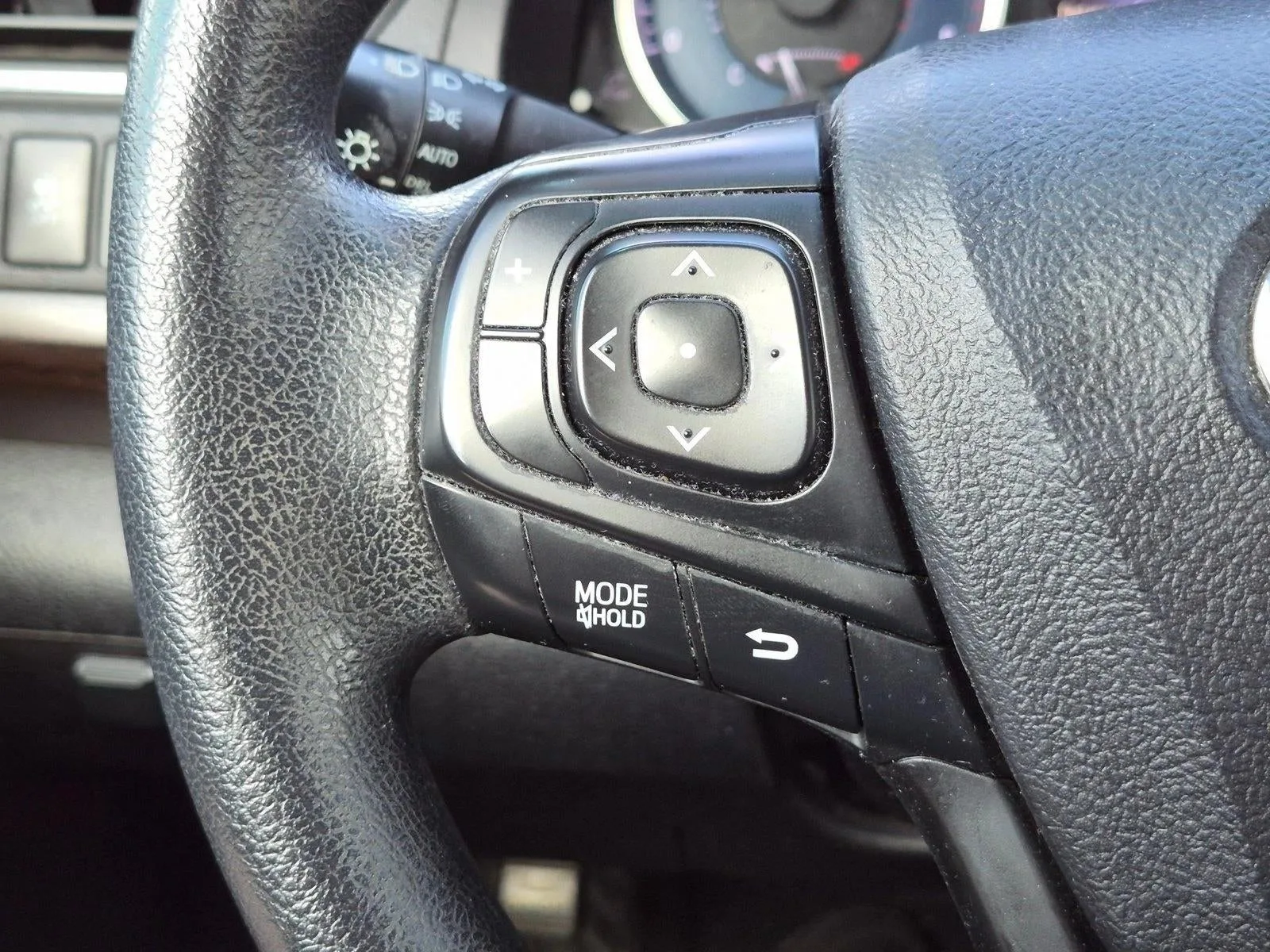 2016 Toyota Camry 4dr Sdn I4 Auto LE (SE) photo 4