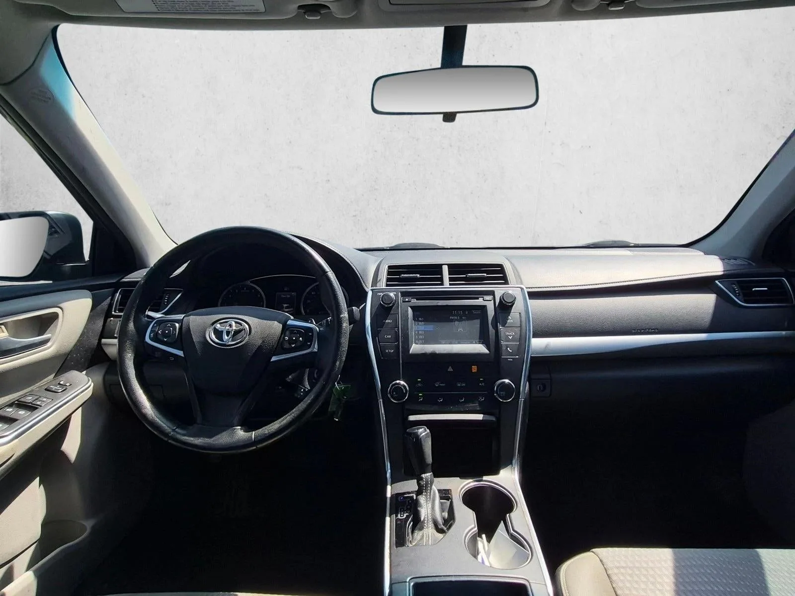2015 Toyota Camry 4dr Sdn I4 Auto SE (SE) photo 10