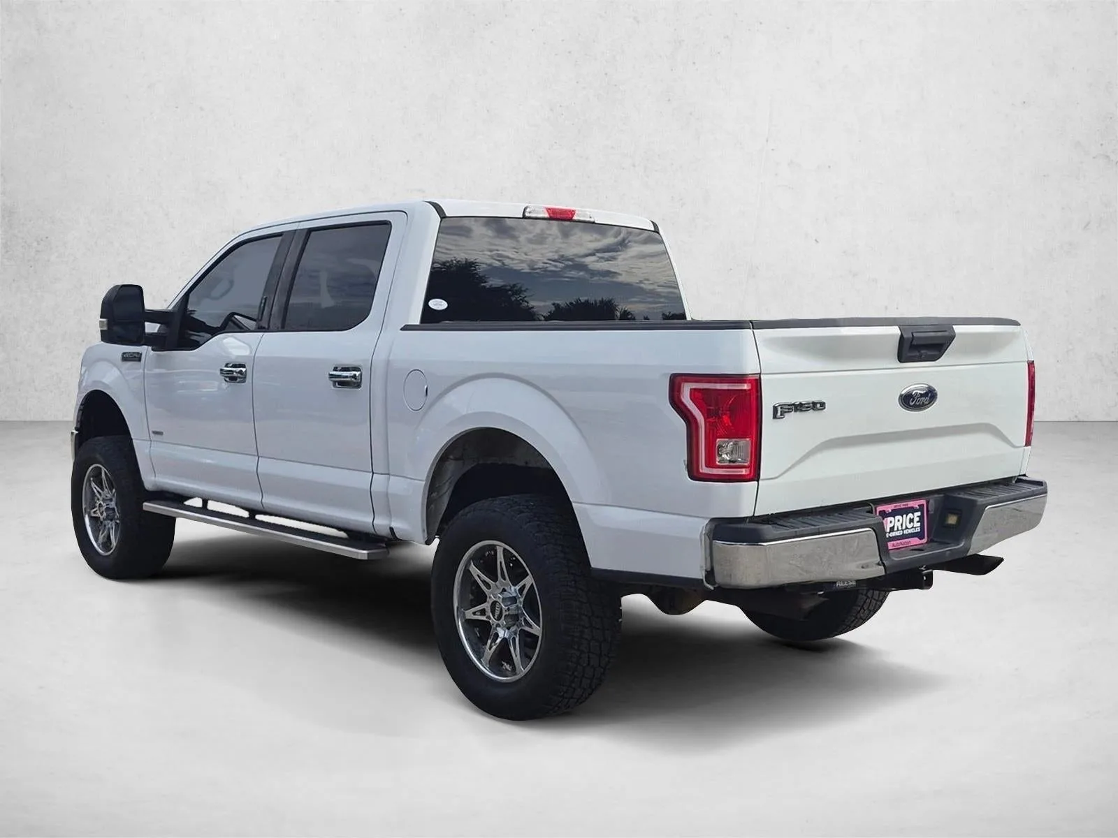 2016 Ford F-150 2WD SuperCrew 5-1/2 Ft Box XLT photo 7