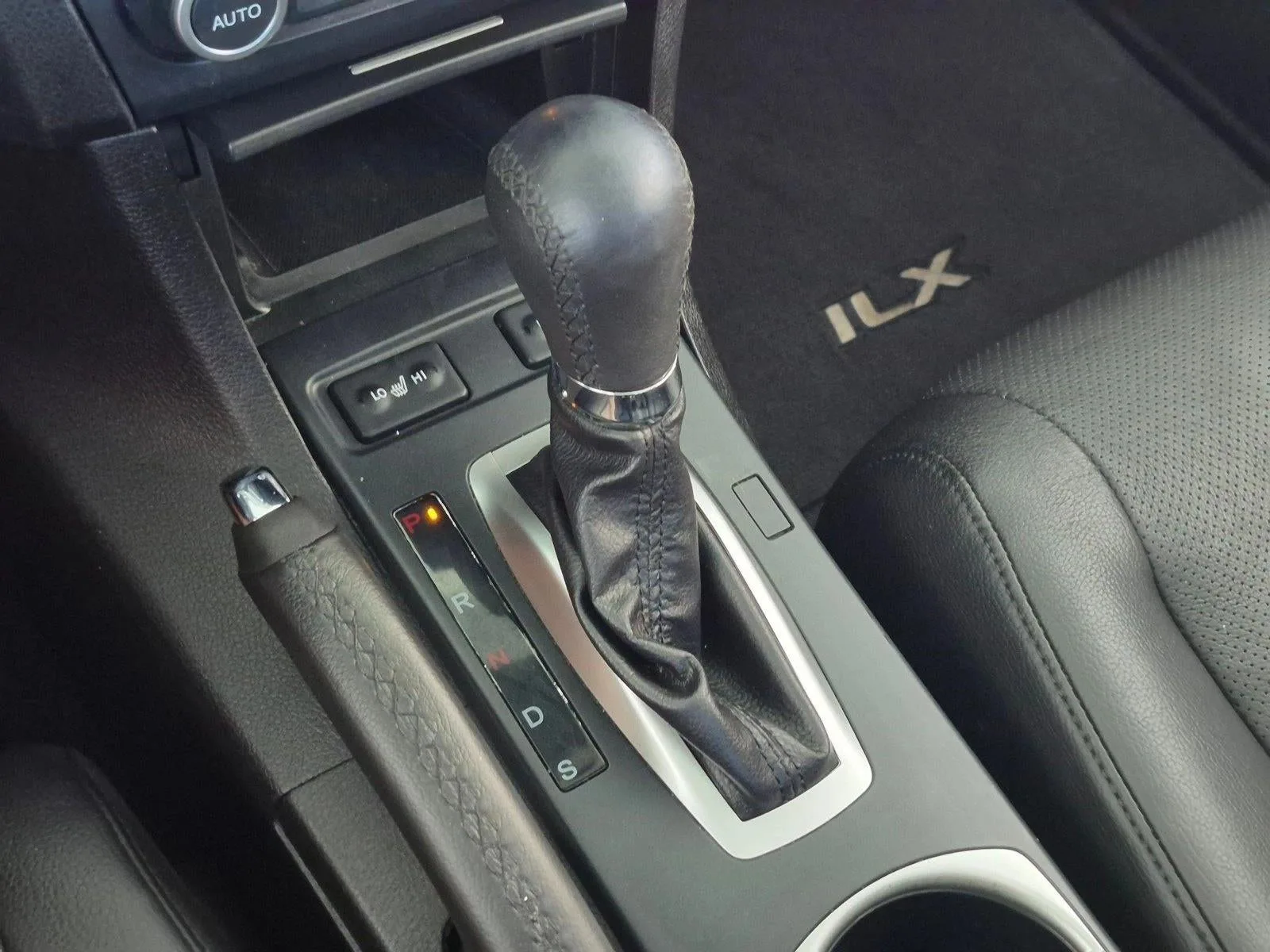2018 Acura ILX Sedan w/Premium Pkg photo 12