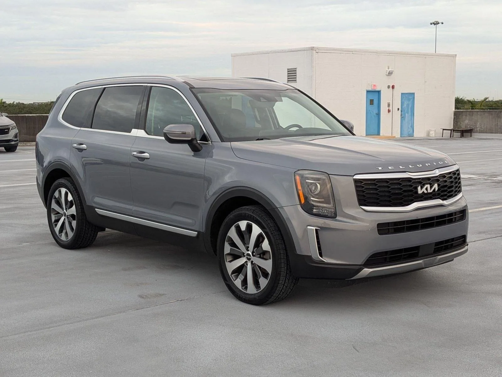 2022 Kia Telluride Base photo 3
