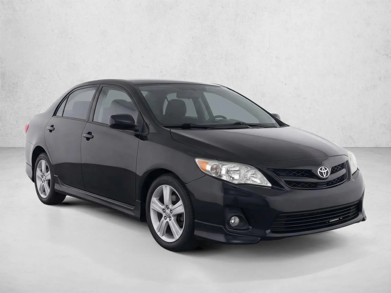 2013 Toyota Corolla 4dr Sdn Auto S (Natl) photo 3