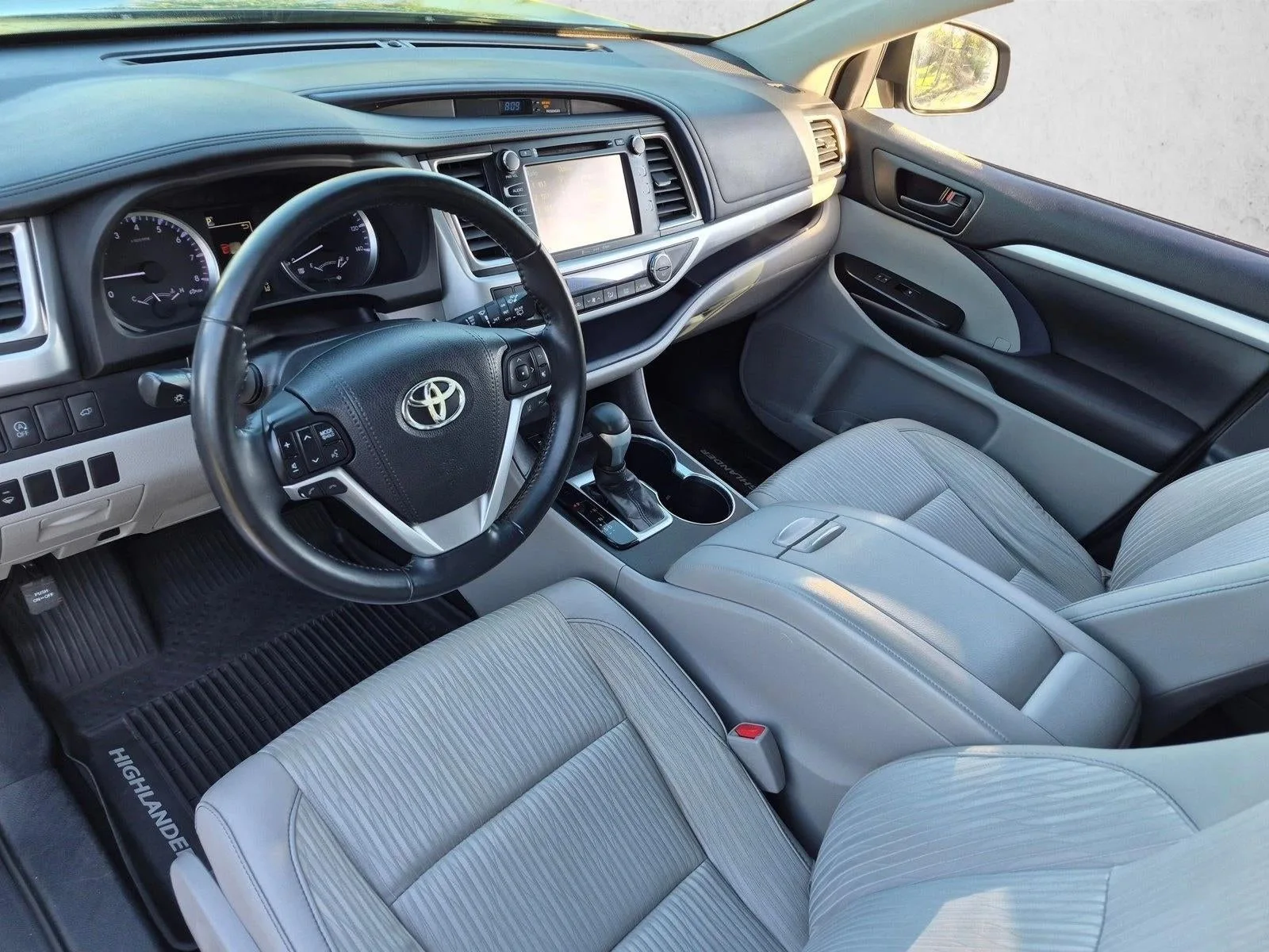 2018 Toyota Highlander LE Plus V6 FWD (SE) photo 10