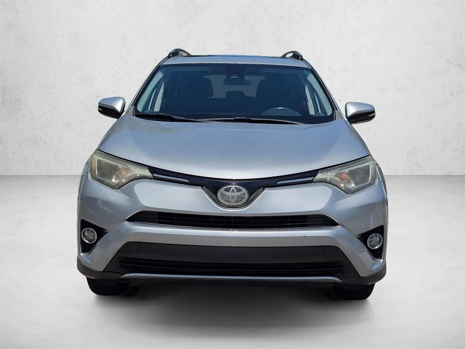 2018 Toyota RAV4 XLE FWD (GS) photo 2