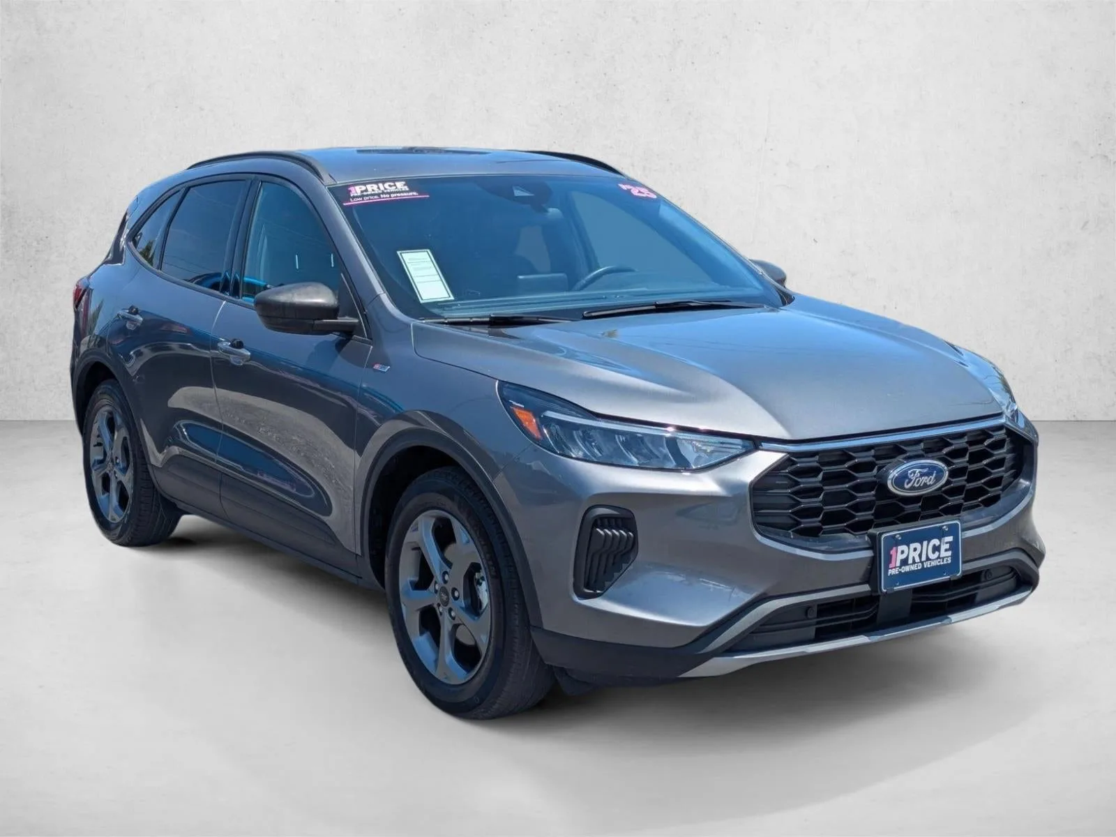 2025 Ford Escape ST-Line FWD photo 3