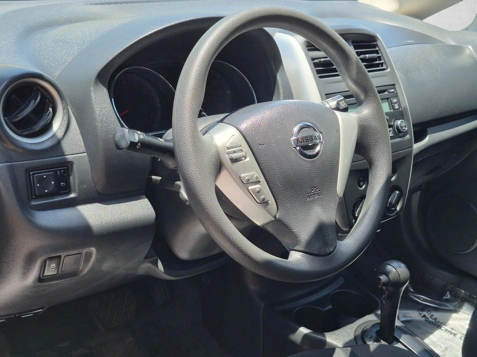 2015 Nissan Versa Note 5dr HB CVT 1.6 S Plus photo 10
