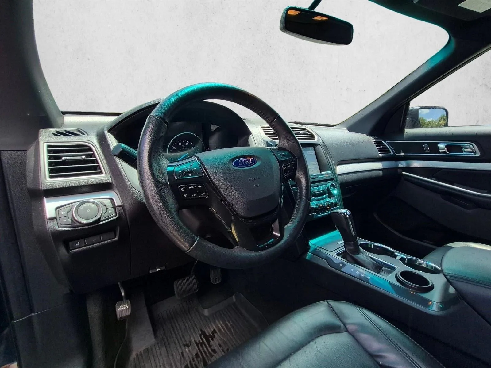 2017 Ford Explorer XLT FWD photo 10