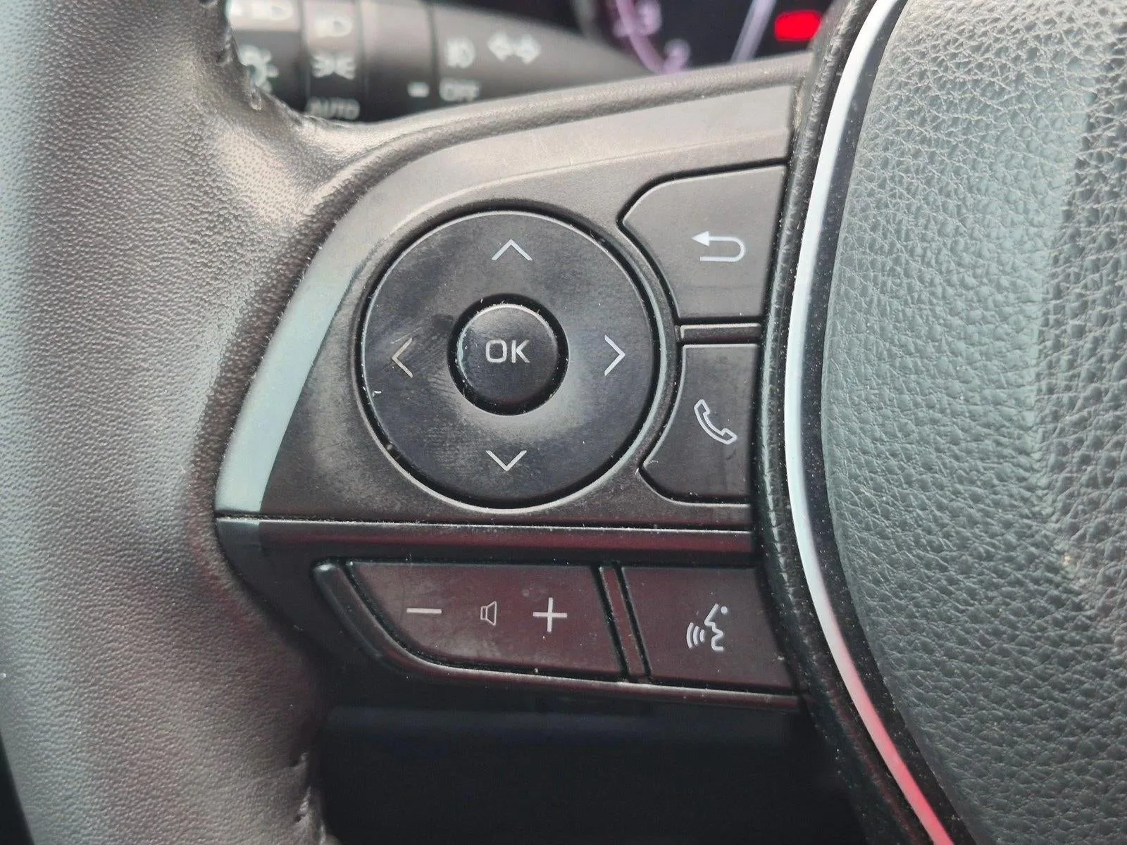 2024 Toyota RAV4 XLE Premium photo 11