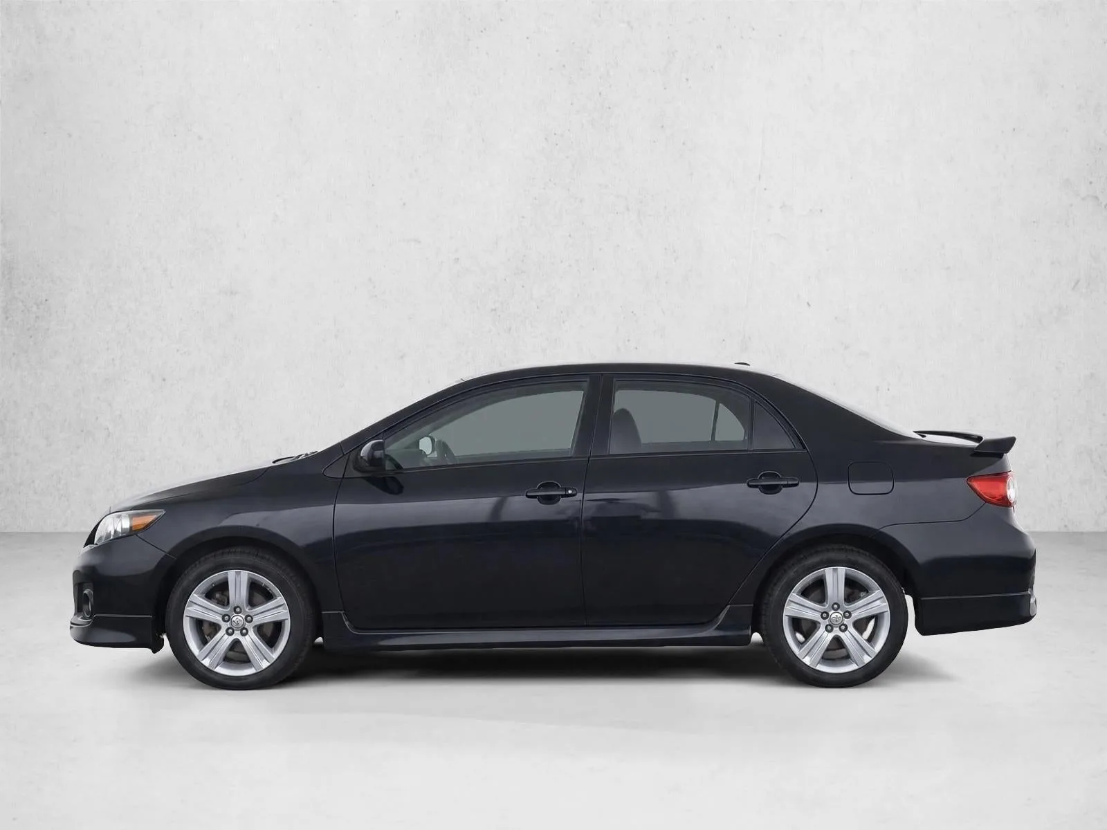 2013 Toyota Corolla 4dr Sdn Auto S (Natl) photo 4
