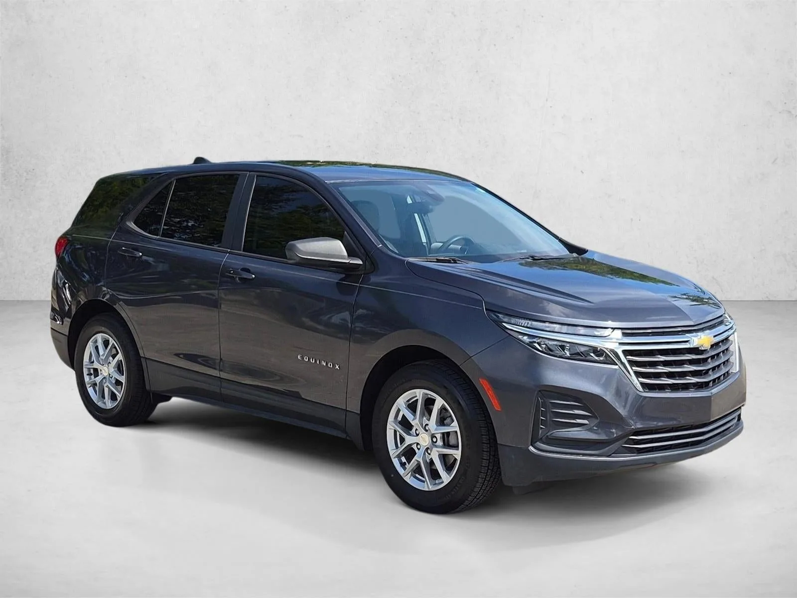 2022 Chevrolet Equinox LS photo 3