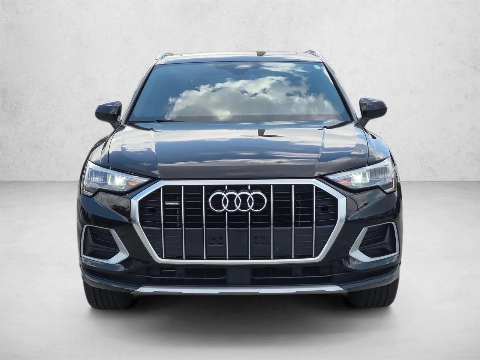 2019 Audi Q3 2.0 TFSI Premium quattro photo 2