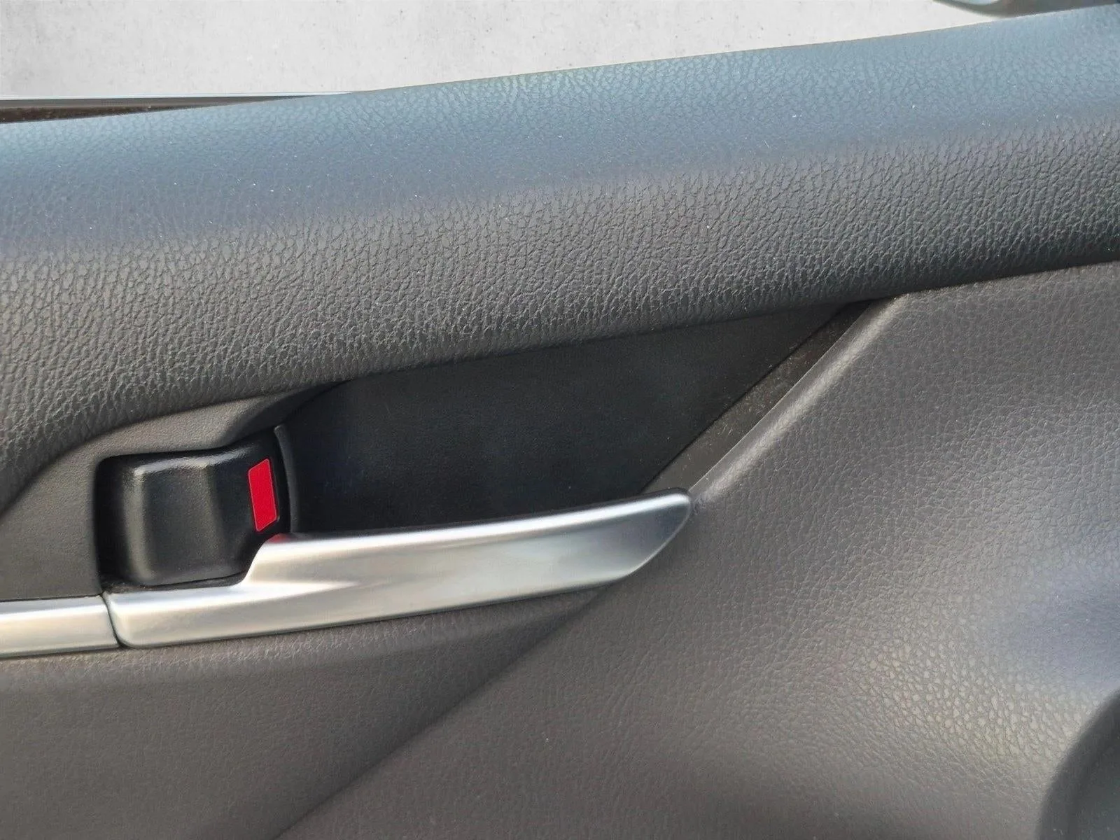 2018 Toyota Camry Hybrid SE CVT (Natl) photo 9
