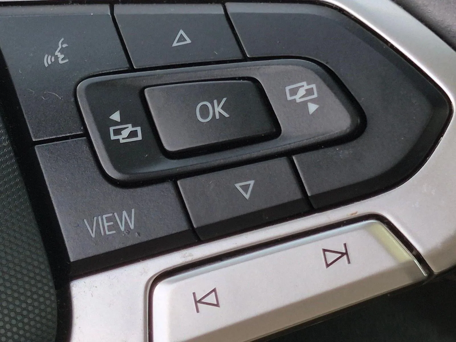 2023 Volkswagen Jetta SE Auto photo 10