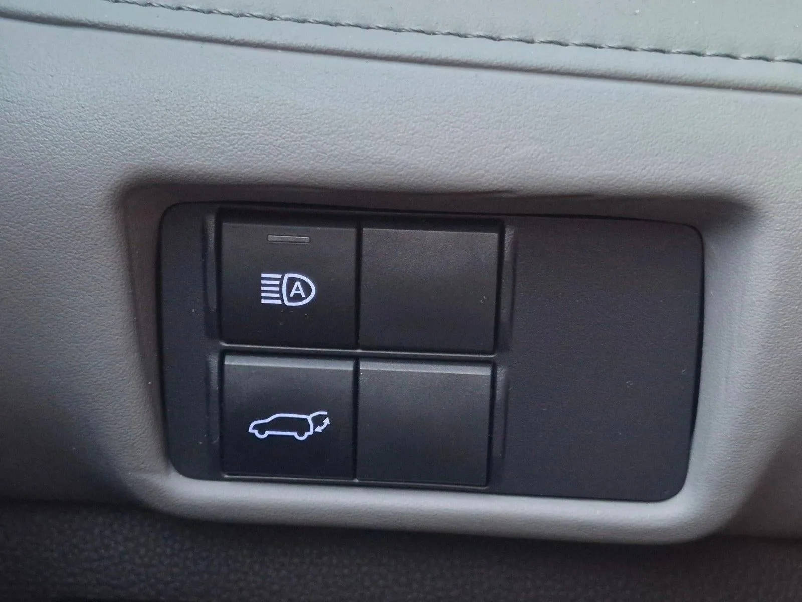 2021 Toyota Highlander LE FWD (GS) photo 12