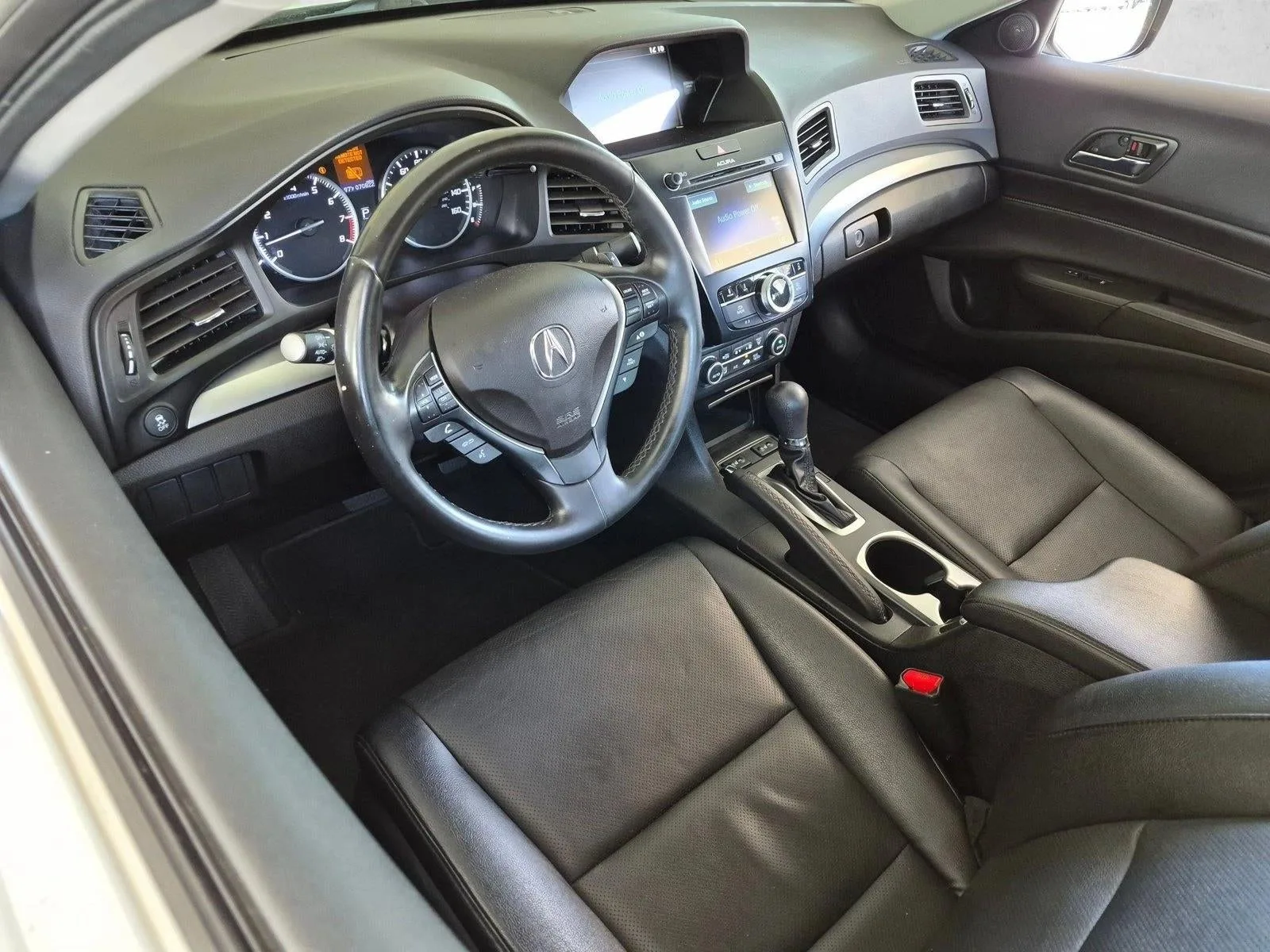 2018 Acura ILX Sedan w/Premium Pkg photo 10