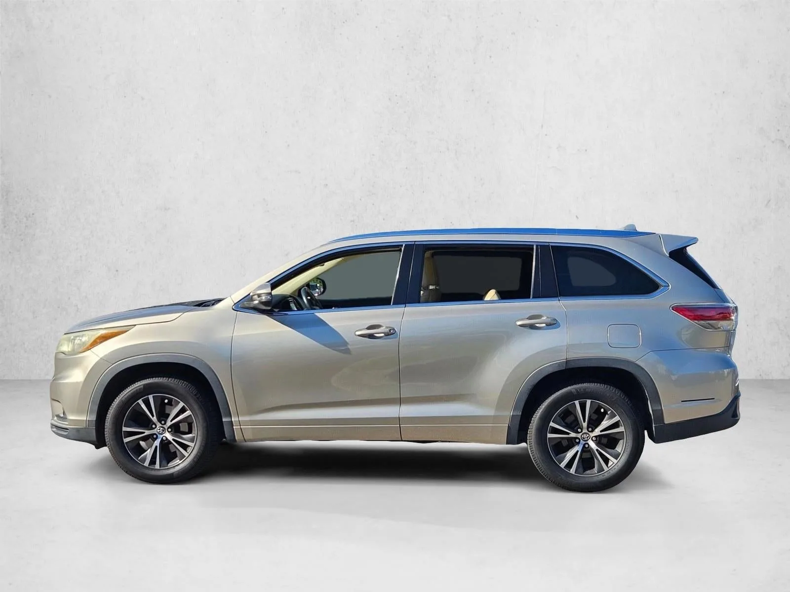 2016 Toyota Highlander FWD 4dr V6 XLE (Natl) photo 3