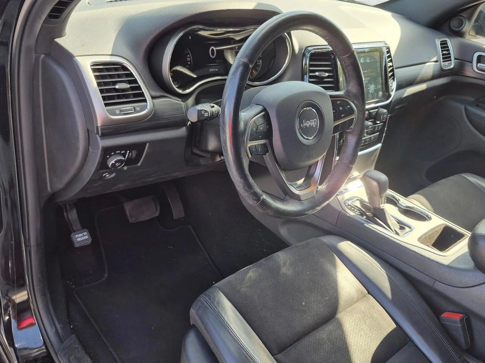 2019 Jeep Grand Cherokee Altitude 4x2 photo 3