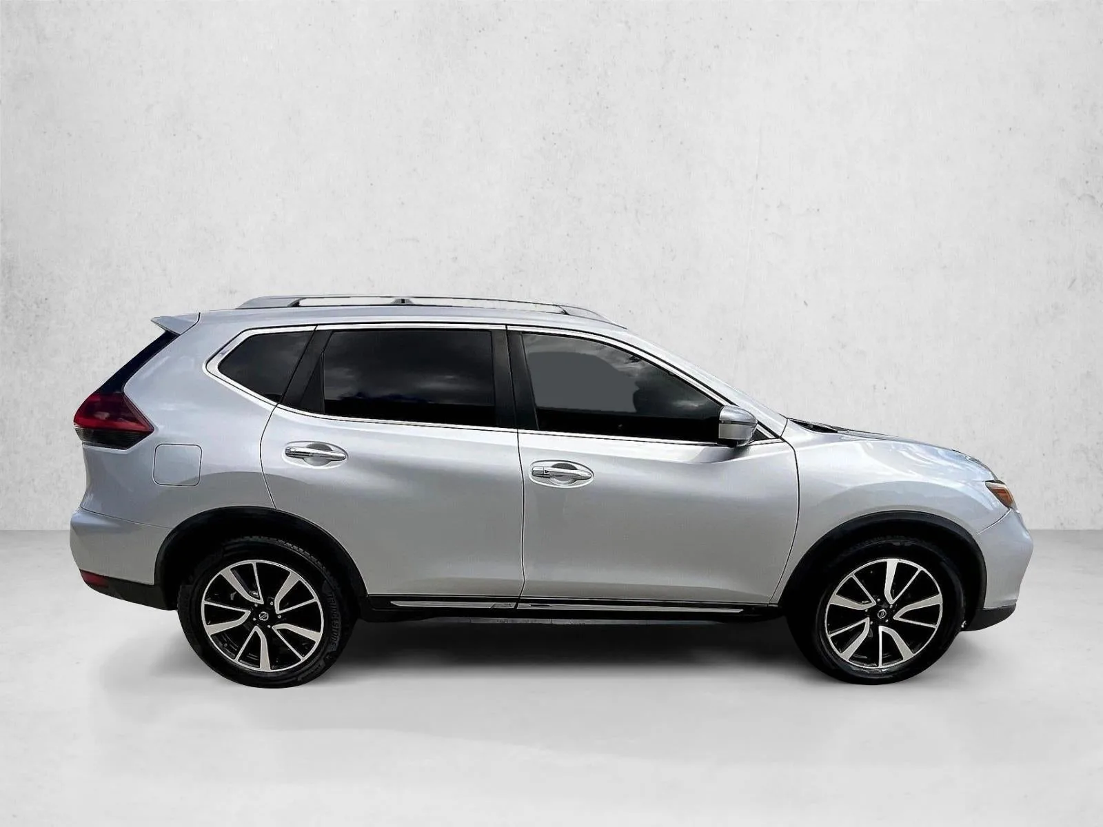 2020 Nissan Rogue FWD SL photo 3