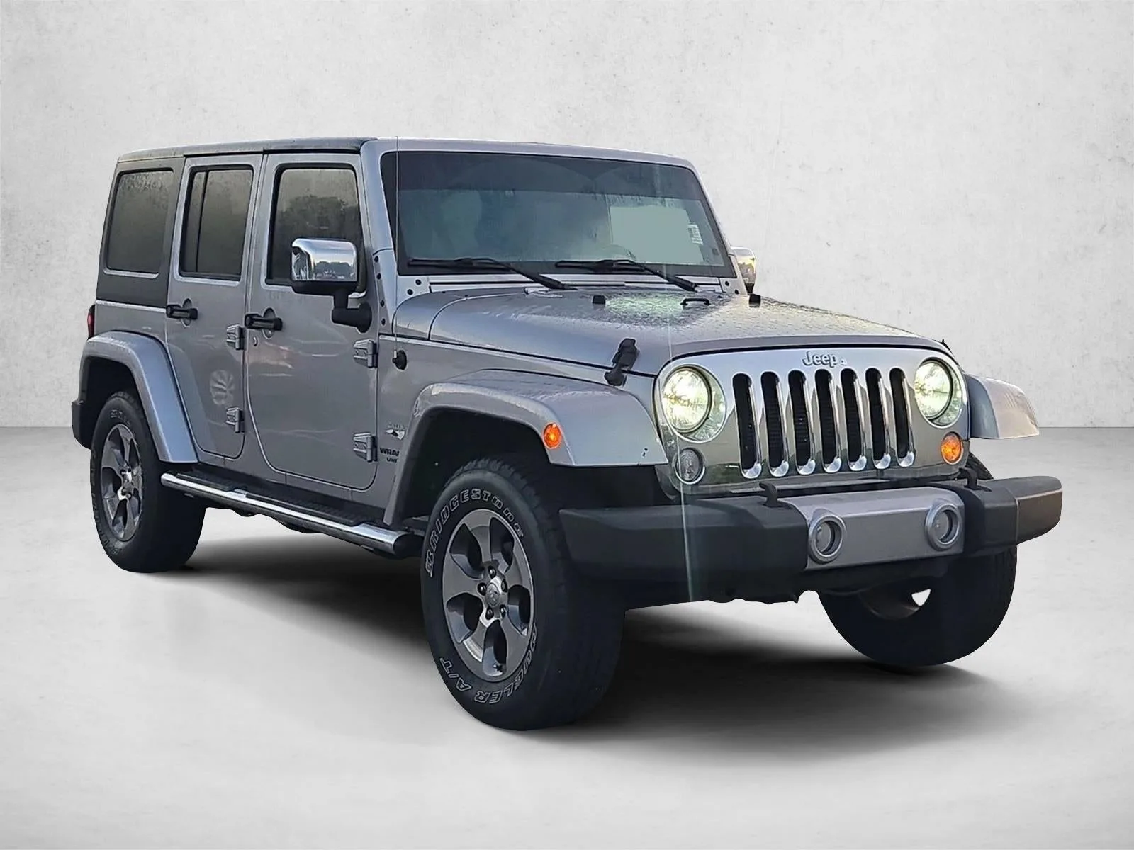 2016 Jeep Wrangler Unlimited 4WD 4dr Sahara photo 3