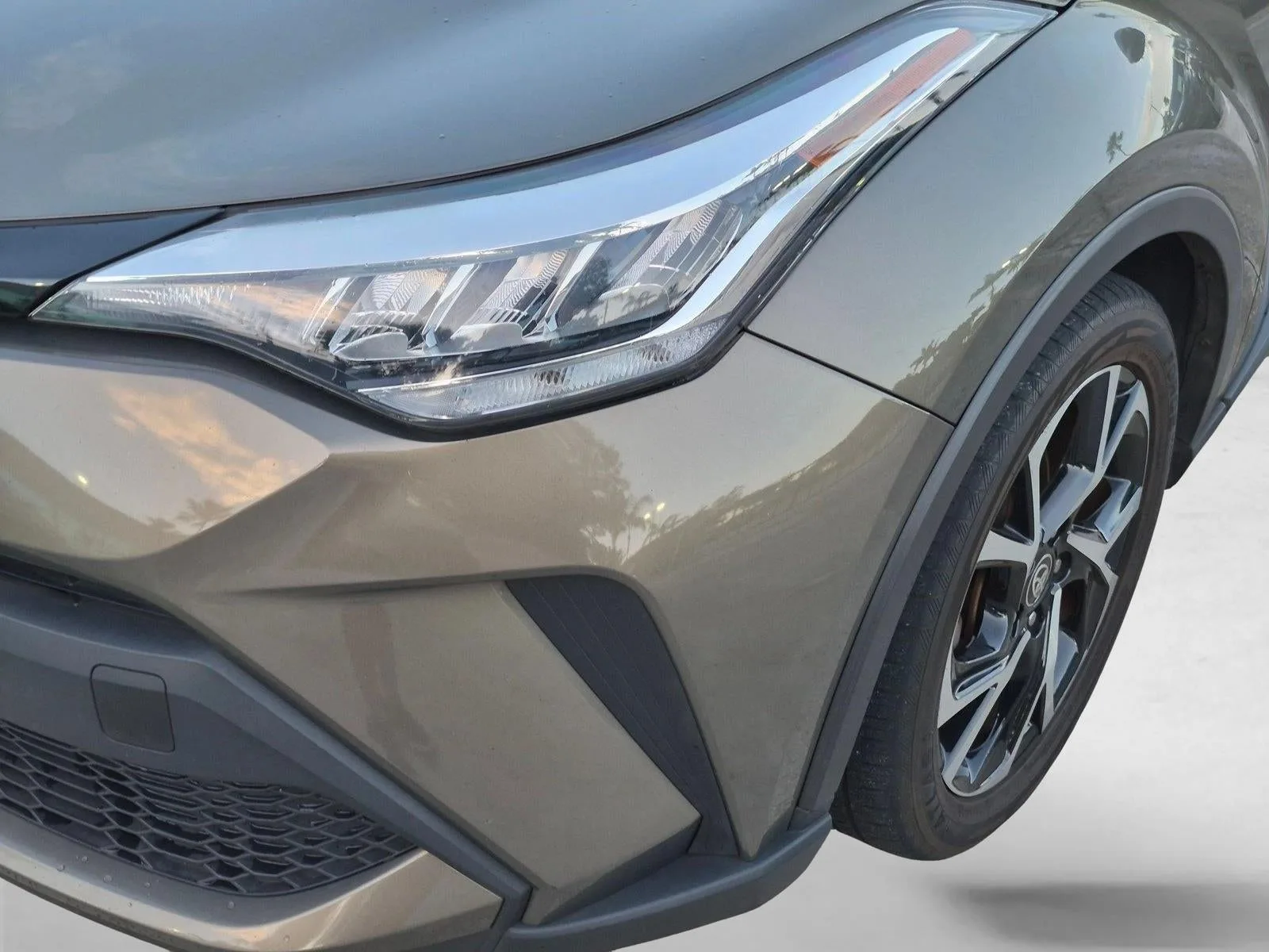 2021 Toyota C-HR XLE FWD (Natl) photo 10