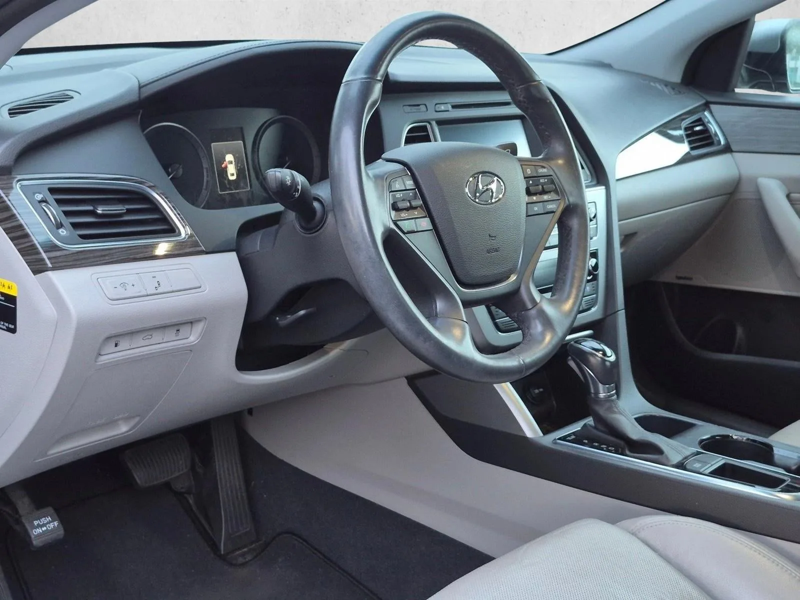 2015 Hyundai SONATA 4dr Sdn 2.4L Limited photo 2
