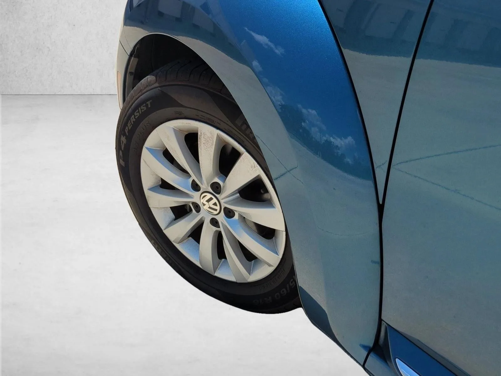 2019 Volkswagen Beetle S Auto photo 10